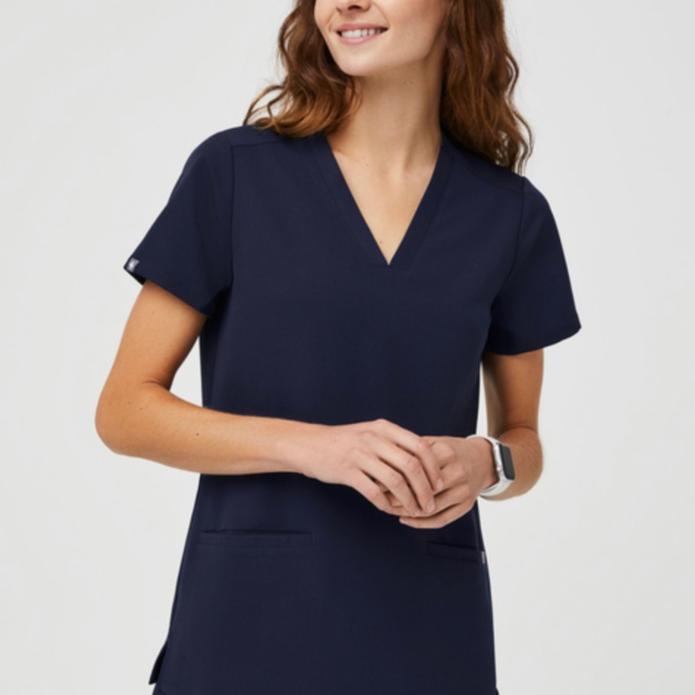 Figs Casma Three-Pocket Scrub Top navy FW1100 size extra small